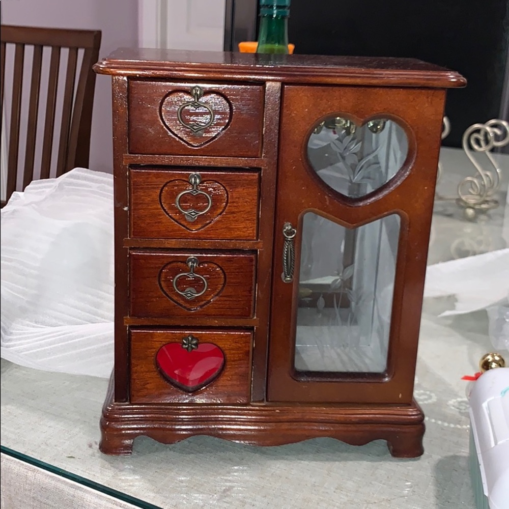 Jewelry box